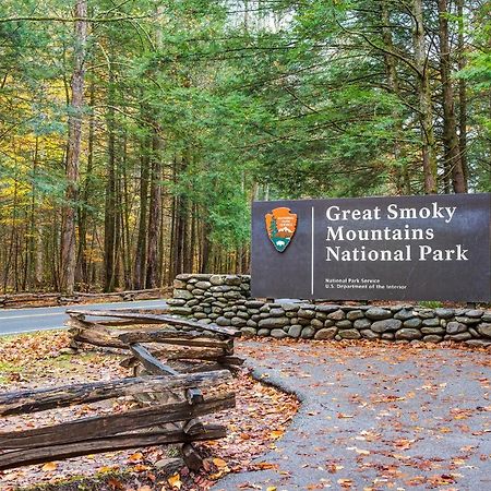 Bear Tracks, 2 Bedrooms, Hot Tub, Fireplace, Wifi, Jetted Tub, Sleeps 6 개틀린버그 외부 사진