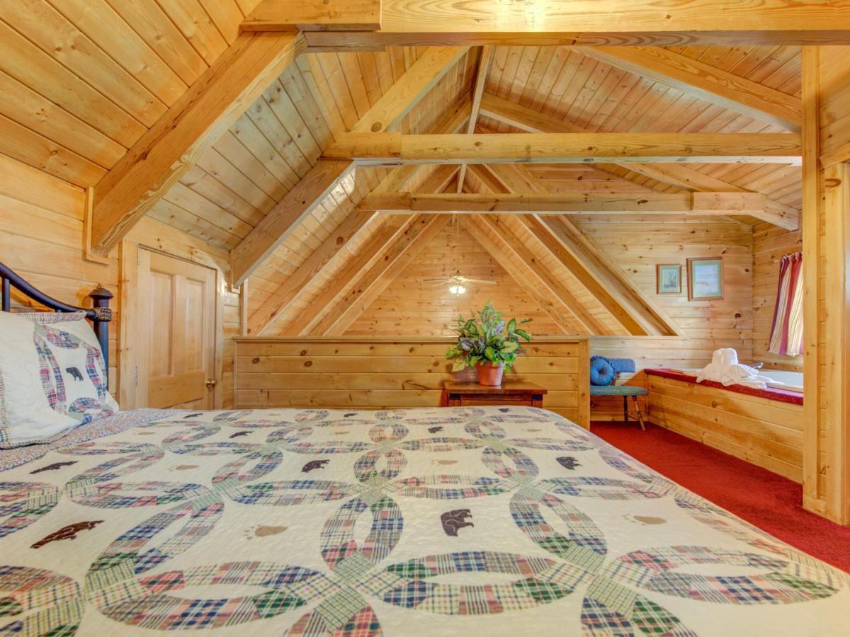 Bear Tracks, 2 Bedrooms, Hot Tub, Fireplace, Wifi, Jetted Tub, Sleeps 6 개틀린버그 외부 사진