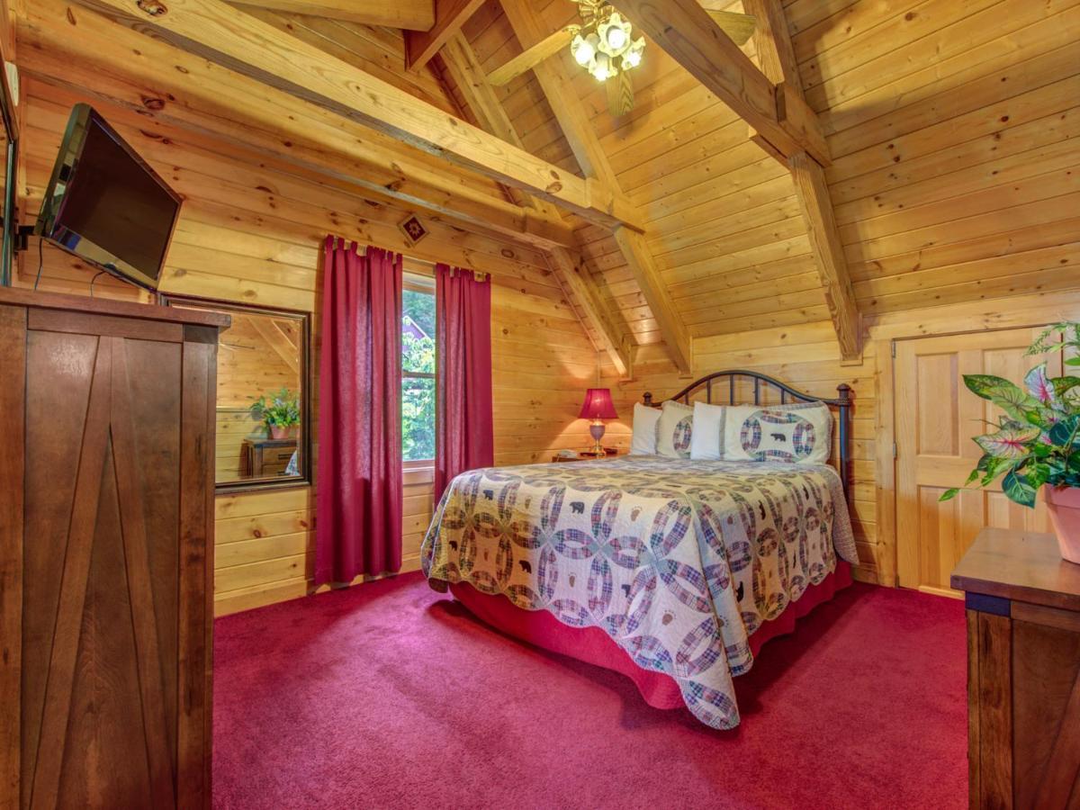 Bear Tracks, 2 Bedrooms, Hot Tub, Fireplace, Wifi, Jetted Tub, Sleeps 6 개틀린버그 외부 사진