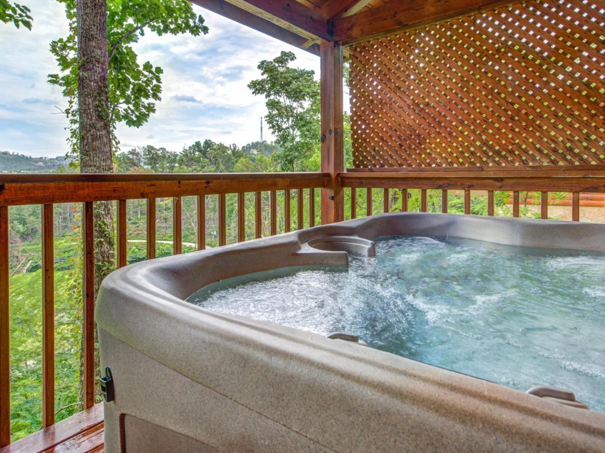 Bear Tracks, 2 Bedrooms, Hot Tub, Fireplace, Wifi, Jetted Tub, Sleeps 6 개틀린버그 외부 사진