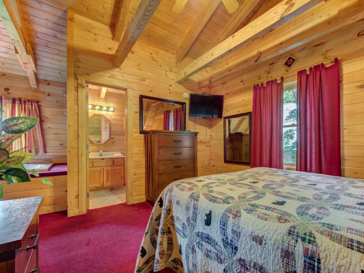 Bear Tracks, 2 Bedrooms, Hot Tub, Fireplace, Wifi, Jetted Tub, Sleeps 6 개틀린버그 외부 사진