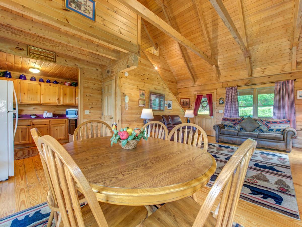 Bear Tracks, 2 Bedrooms, Hot Tub, Fireplace, Wifi, Jetted Tub, Sleeps 6 개틀린버그 외부 사진