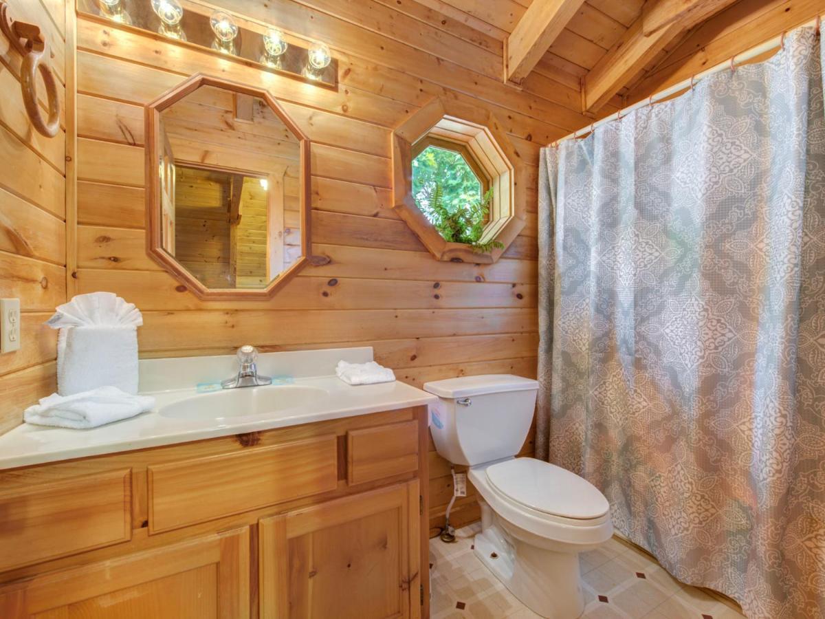 Bear Tracks, 2 Bedrooms, Hot Tub, Fireplace, Wifi, Jetted Tub, Sleeps 6 개틀린버그 외부 사진