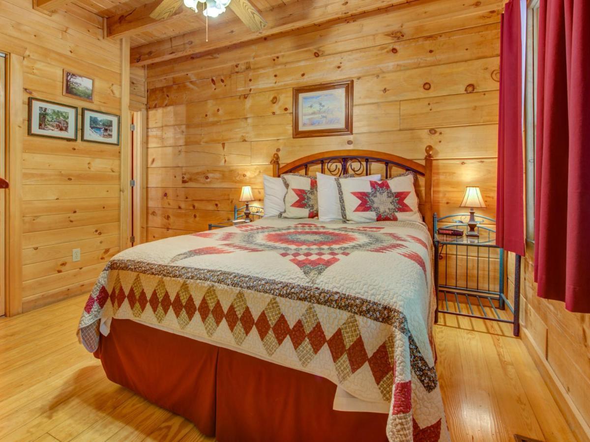 Bear Tracks, 2 Bedrooms, Hot Tub, Fireplace, Wifi, Jetted Tub, Sleeps 6 개틀린버그 외부 사진