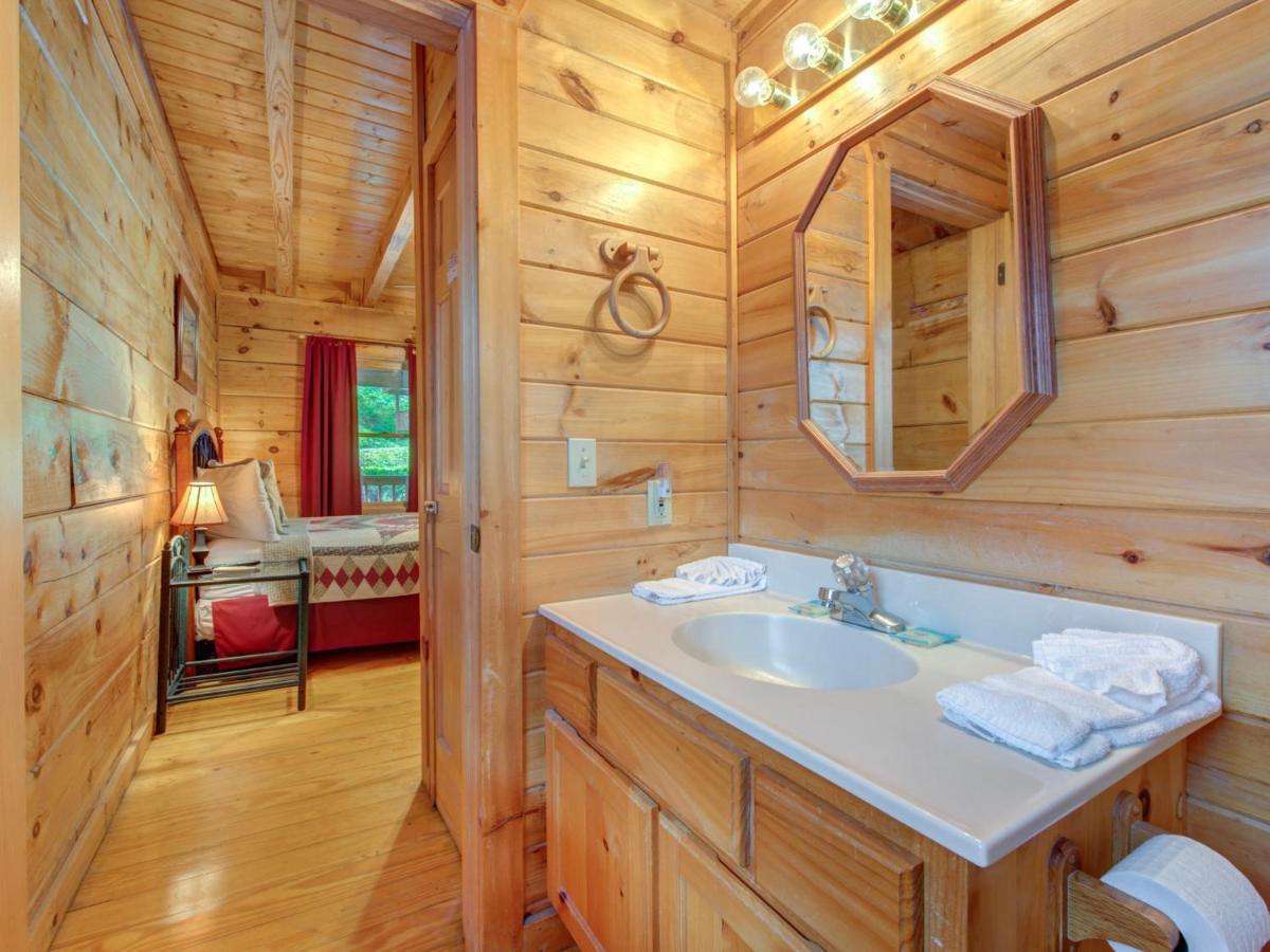 Bear Tracks, 2 Bedrooms, Hot Tub, Fireplace, Wifi, Jetted Tub, Sleeps 6 개틀린버그 외부 사진