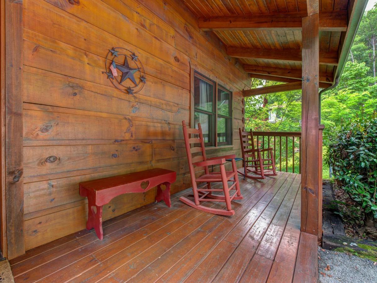 Bear Tracks, 2 Bedrooms, Hot Tub, Fireplace, Wifi, Jetted Tub, Sleeps 6 개틀린버그 외부 사진