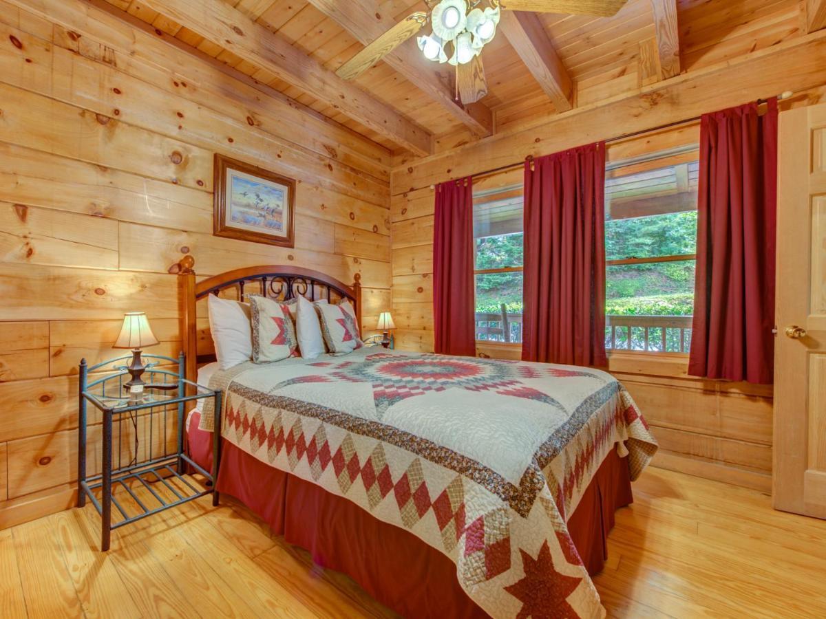 Bear Tracks, 2 Bedrooms, Hot Tub, Fireplace, Wifi, Jetted Tub, Sleeps 6 개틀린버그 외부 사진