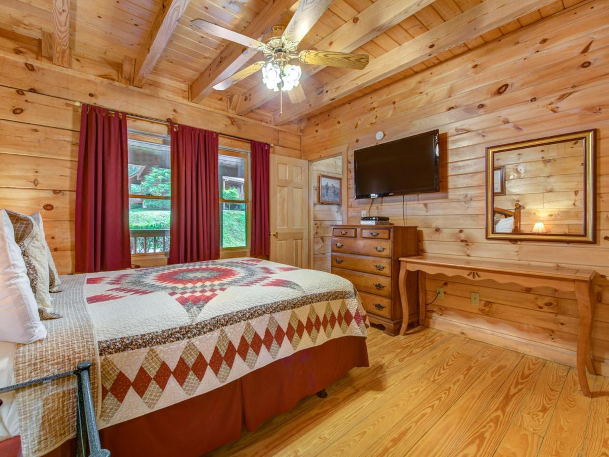 Bear Tracks, 2 Bedrooms, Hot Tub, Fireplace, Wifi, Jetted Tub, Sleeps 6 개틀린버그 외부 사진
