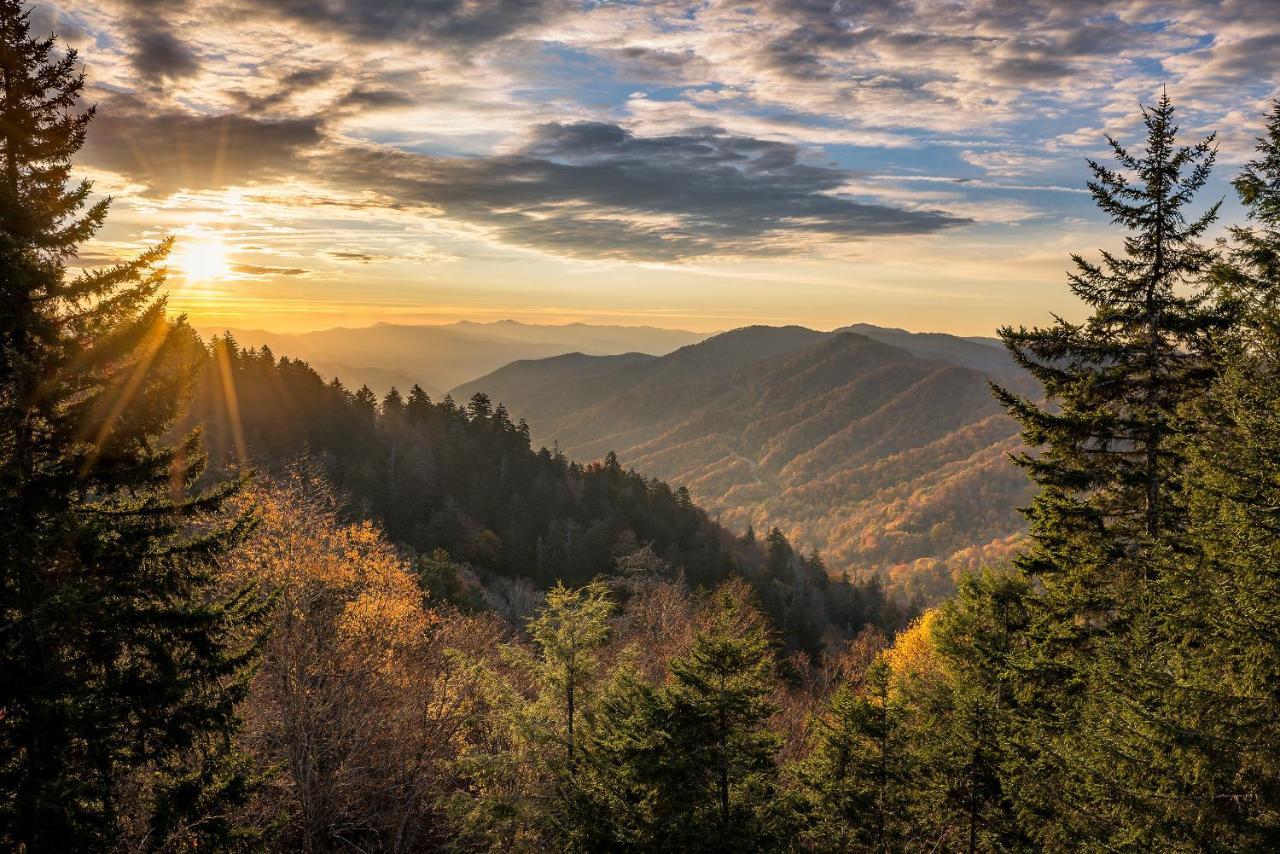 Bear Tracks, 2 Bedrooms, Hot Tub, Fireplace, Wifi, Jetted Tub, Sleeps 6 개틀린버그 외부 사진