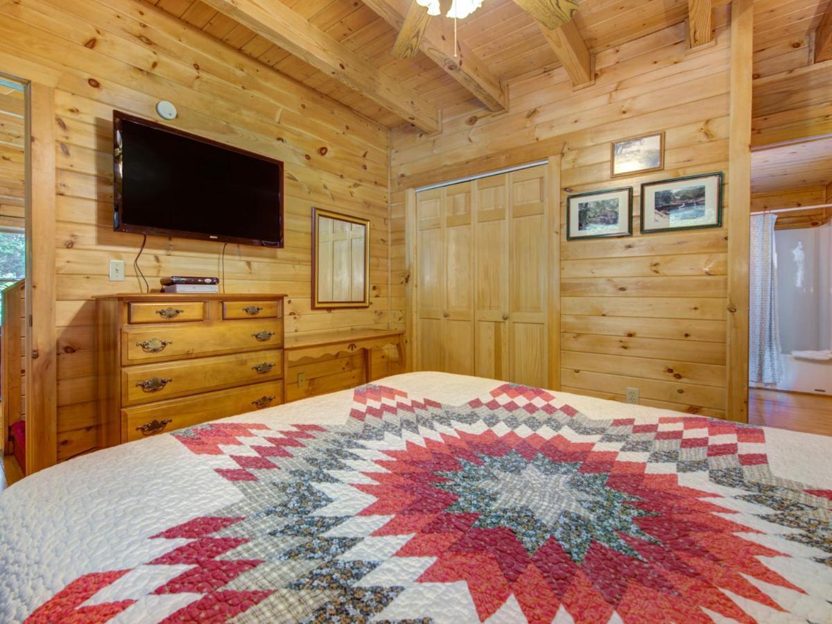 Bear Tracks, 2 Bedrooms, Hot Tub, Fireplace, Wifi, Jetted Tub, Sleeps 6 개틀린버그 외부 사진